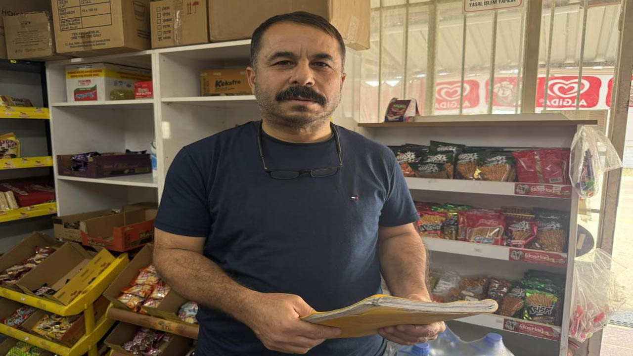 Kim Bu Gizemli Kahraman! Garibanın 80 Bin Tl’lik Borcunu Ödedi, Veresiye Defterini Yaktı