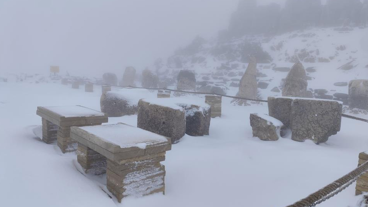 Nemrut’a Mevsimin Ilk Karı Yağdı
