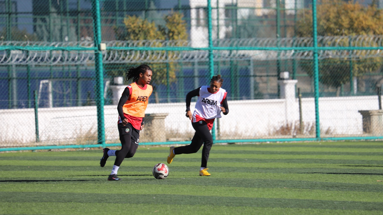 Amedspor Kadın Futbol Takımı Sahada Kimliğini Inşa Ediyor10