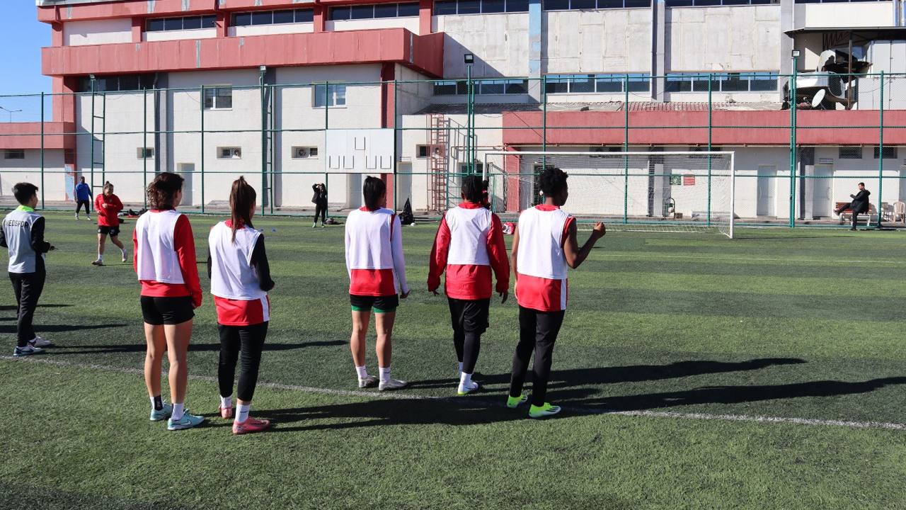 Amedspor Kadın Futbol Takımı Sahada Kimliğini Inşa Ediyor8