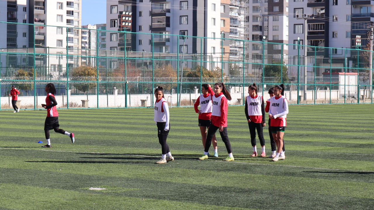 Amedspor Kadın Futbol Takımı Sahada Kimliğini Inşa Ediyor9
