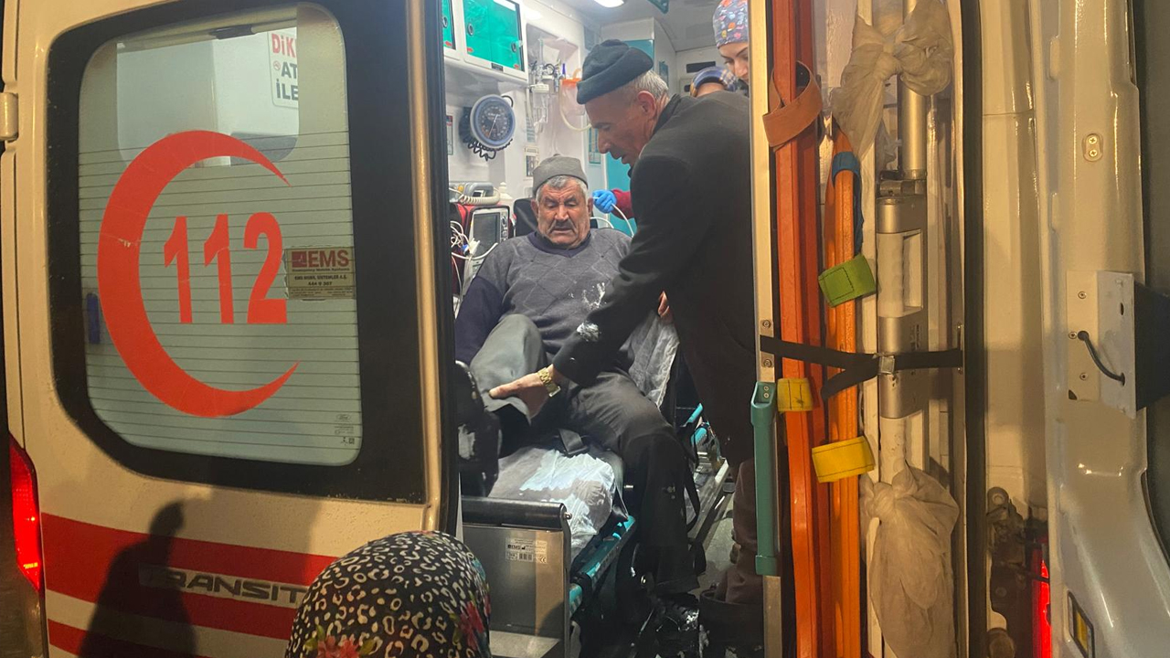 Batman'da Köy Yolu Kapanan Hasta Için Karla Mücadele Yapıldı1