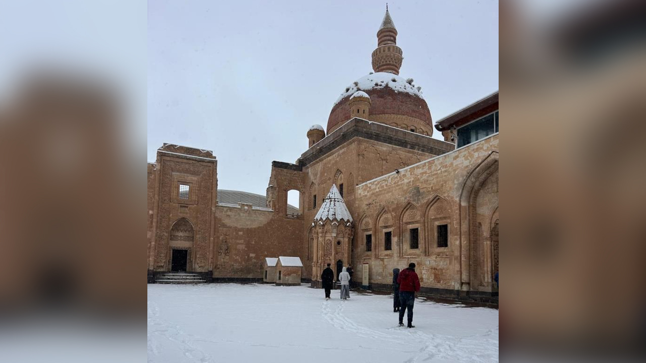 Beyaz Esaret Ile Gelen Kartpostallık Görüntü1