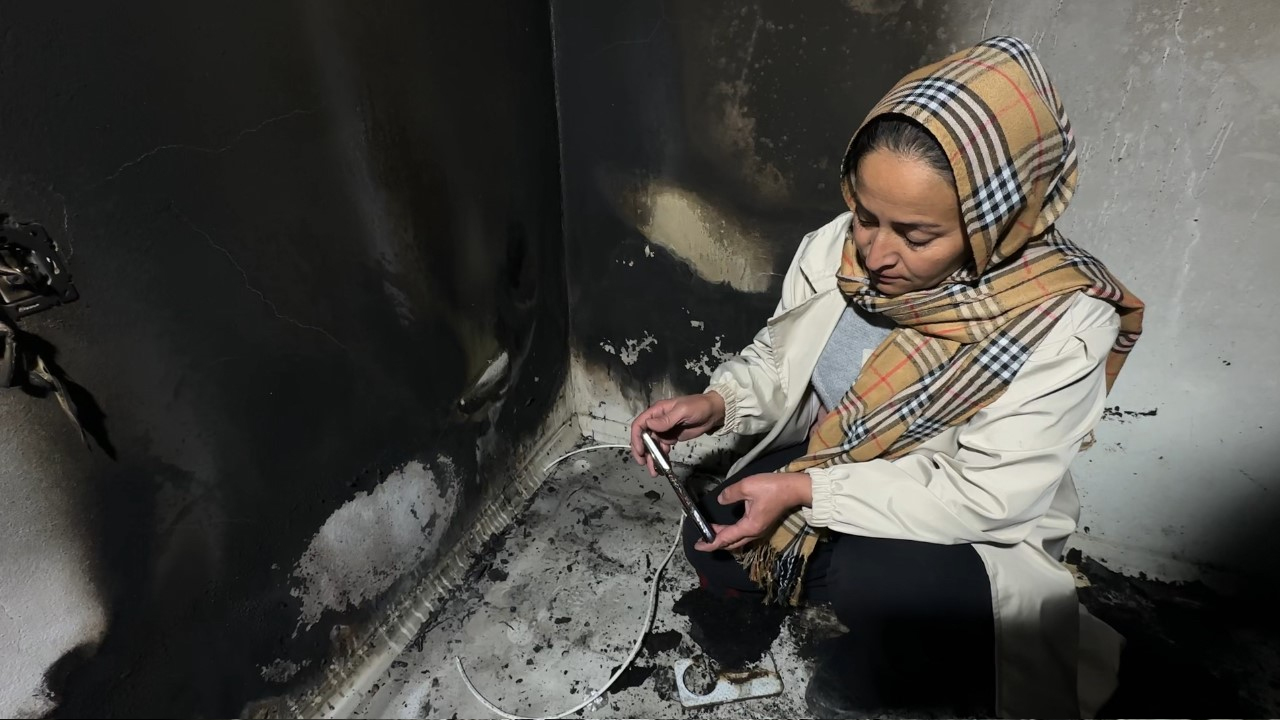 Cep Telefonu Bomba Gibi Patladı, Ev Kül Oldu