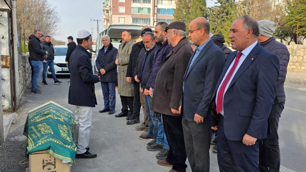 Cumhurbaşkanı Erdoğan'ın Öğretmeni, Memleketi Diyarbakır'da Defnedildi2