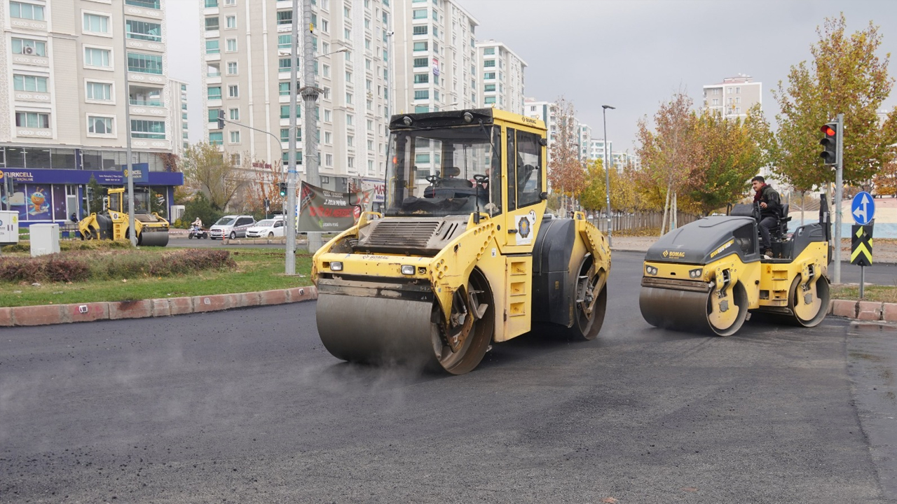 Diyarbakır’da 6 Ayda 170 Bin Ton Sıcak Asfalt Serildi1