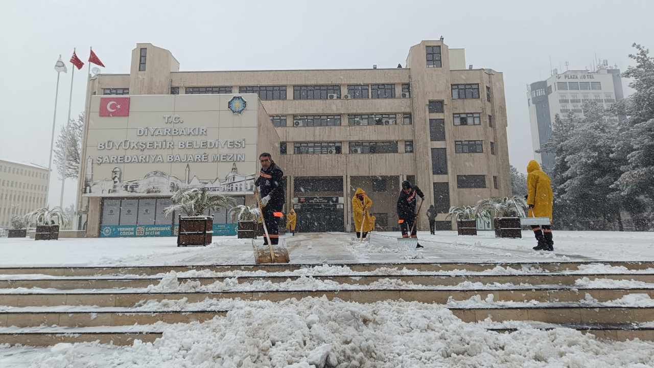 Diyarbakır’da Beyaz Esaret 17 Ilçede Okullar Tatil3