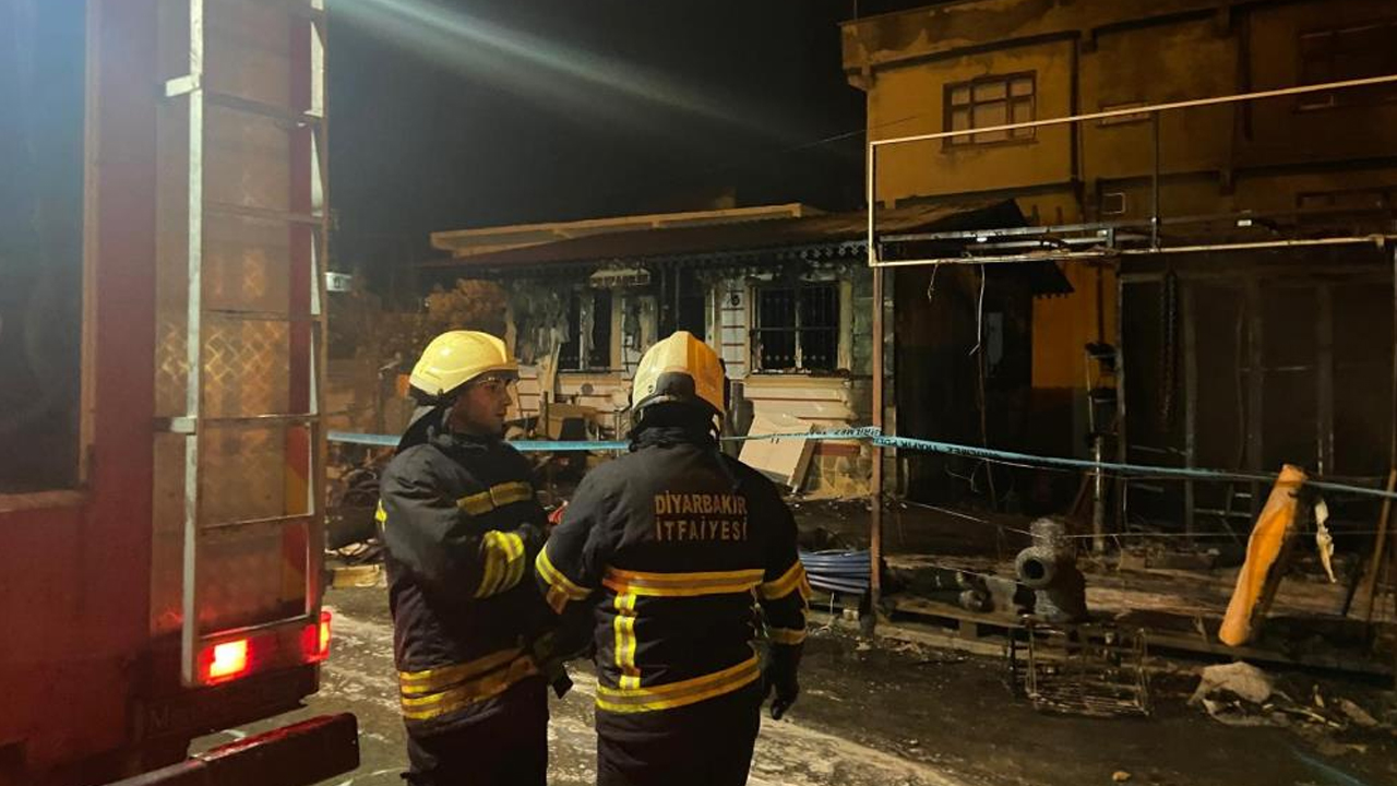 Diyarbakır’da Hırdavat Dükkanı Kül Oldu