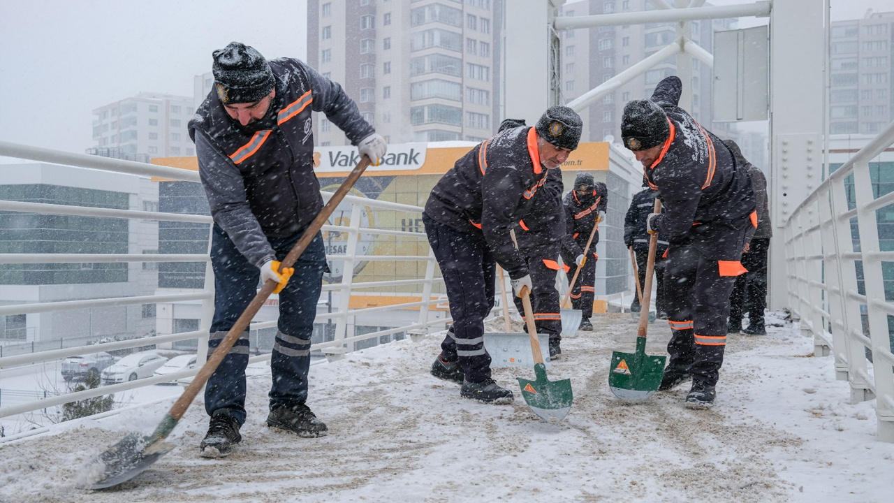 Diyarbakır’da Kar Ve Buzlanmaya Karşı Seferberlik1