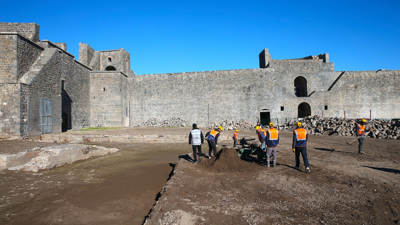 Diyarbakır'da, Surun Bir Bölümü 100 Yıl Sonra Ortaya Çıktı1