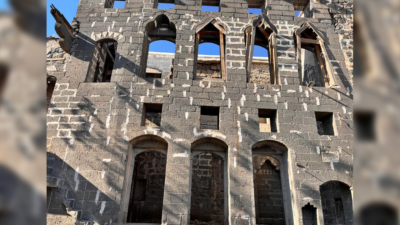 Diyarbakır’da Tarihi Evler Definecilerin Hedefinde3