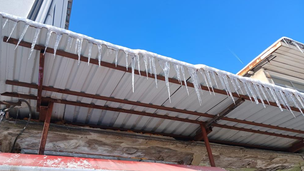 Diyarbakır’ın Kulp Ilçesi Buzlanmaya Teslim Oldu1