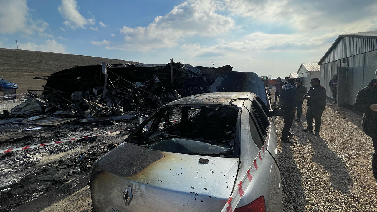 İnşaat Şantiyesinde Yangın Çıktı, 4 Araç Yandı