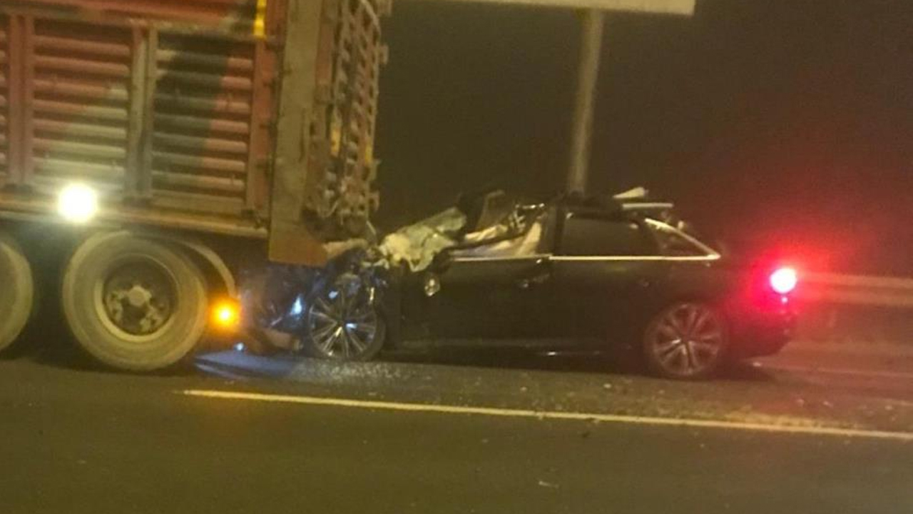 Otomobil Tir’a Arkadan Çarptı