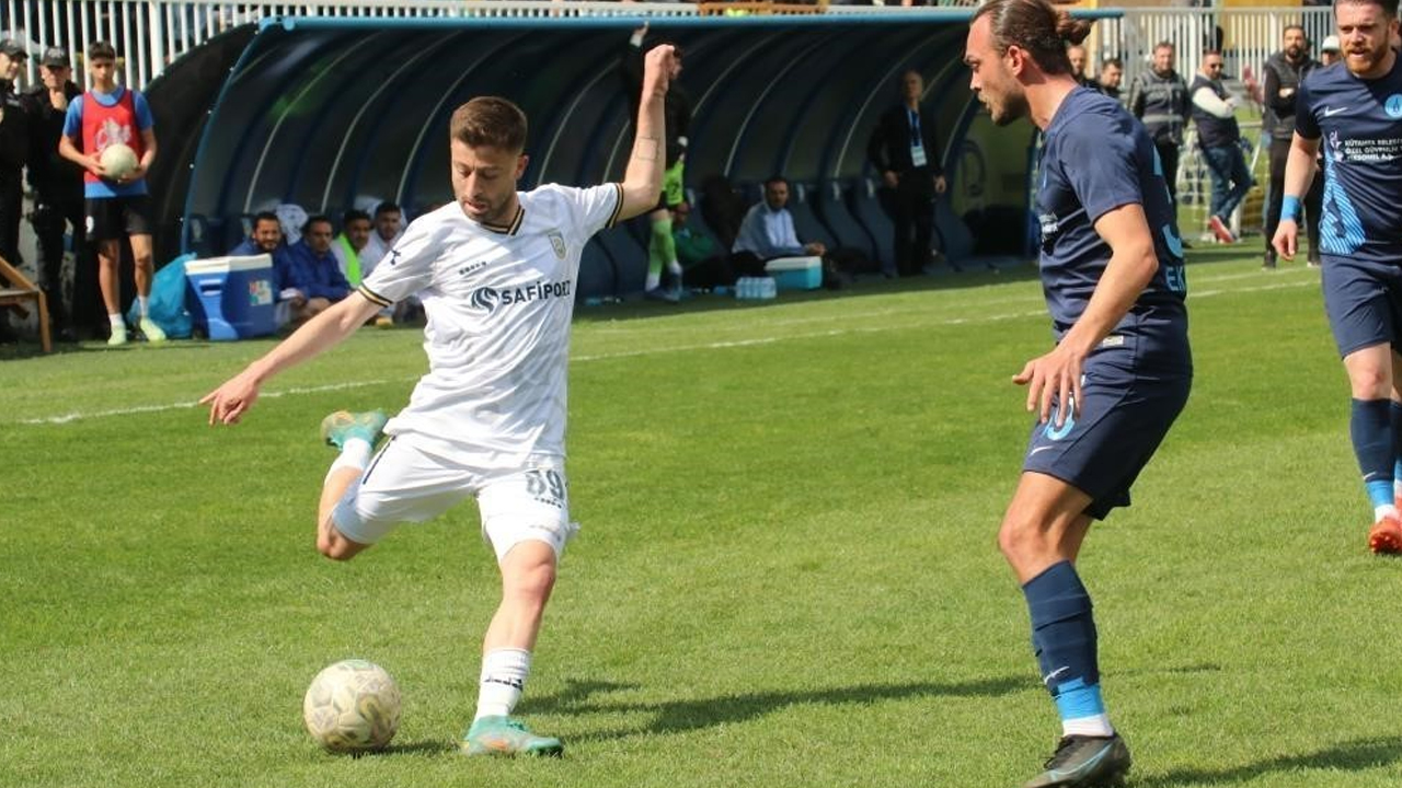 Silahlı Saldırıya Uğrayan Eski Futbolcu Hayatını Kaybetti1