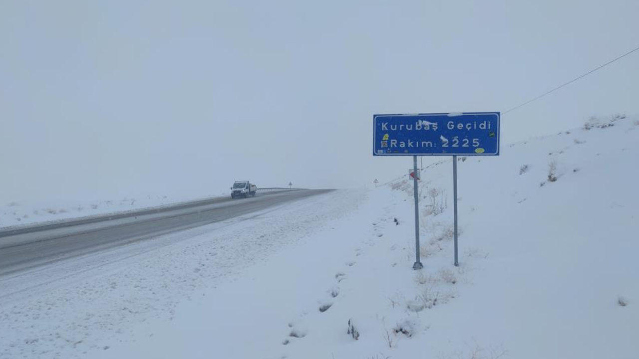 Van'da 102 Yerleşimin Yolu Ulaşıma Kapandı