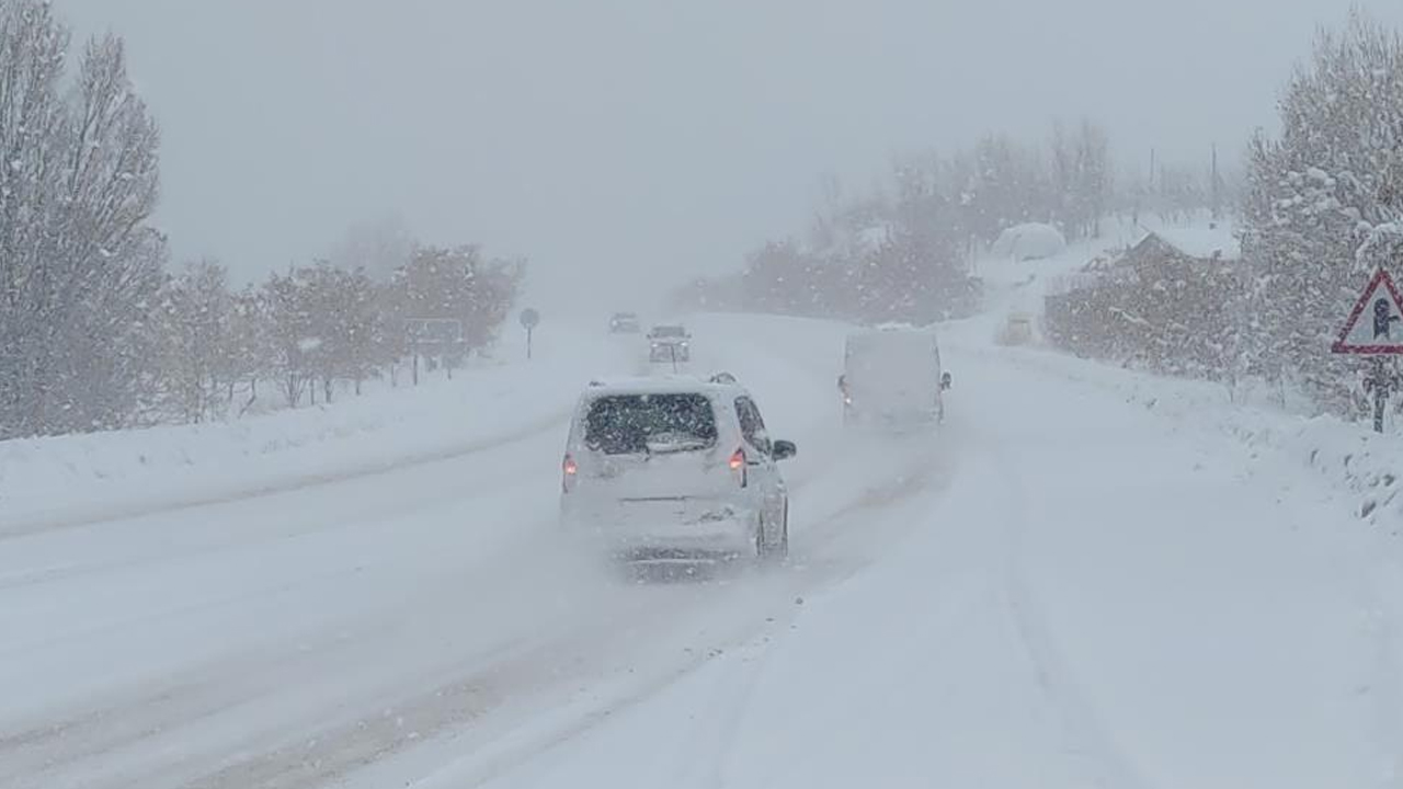 Van'da 266 Yerleşim Yerinin Yolu Kapalı