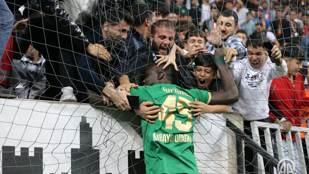 Amedspor, Kolay Pes Etmez, Mücadeleyi Sever1