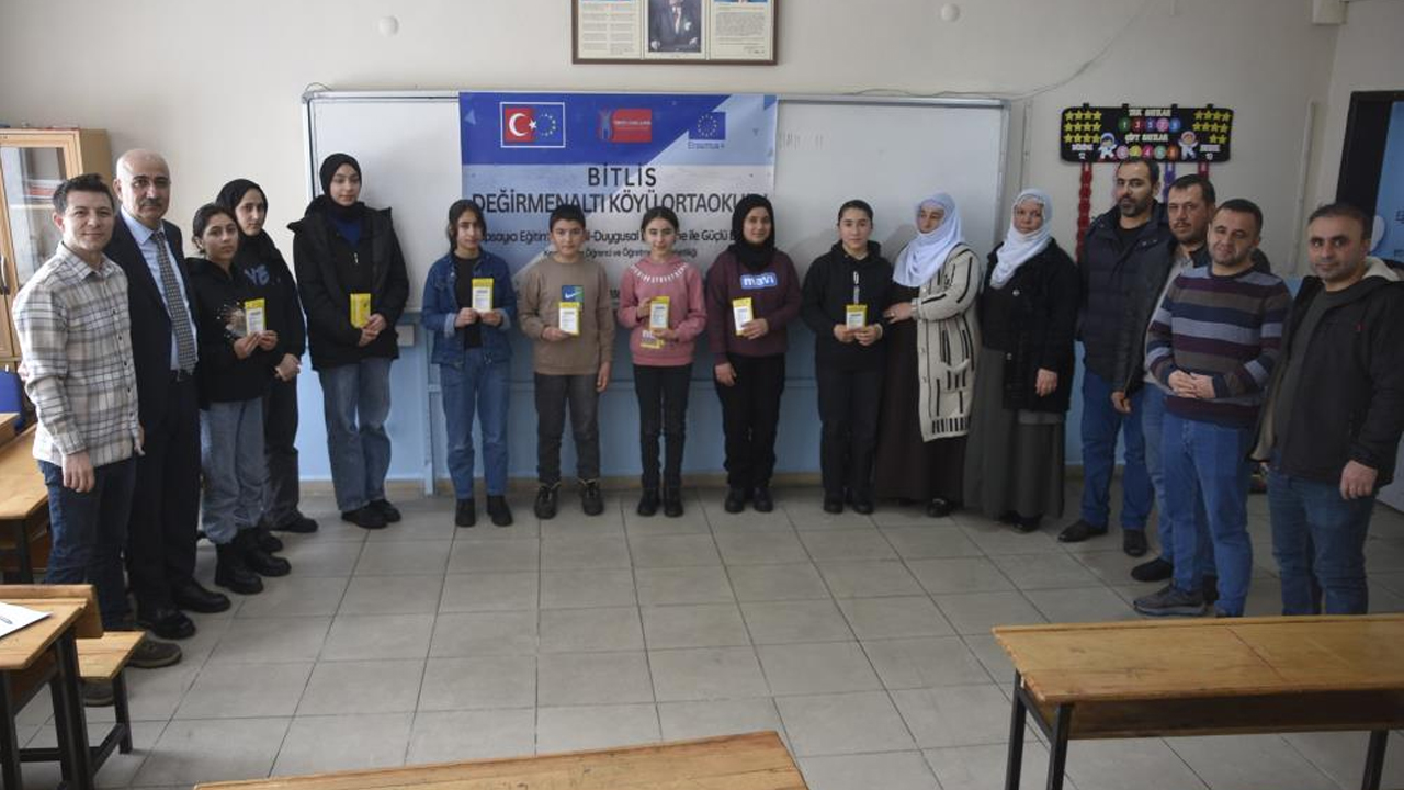 Bitlis’te Köy Okulu Öğrencilerine Avrupa Yolu Açıldı