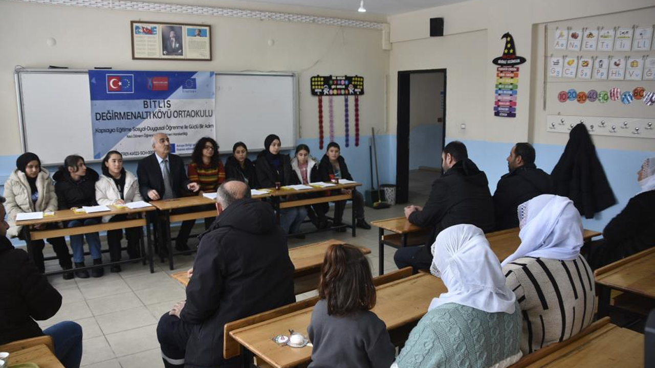 Bitlis’te Köy Okulu Öğrencilerine Avrupa Yolu Açıldı1