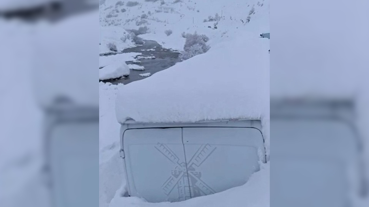 Çığ Düştü, Yolda Mahsur Kalan 100 Kişi, Köye Sığındı1