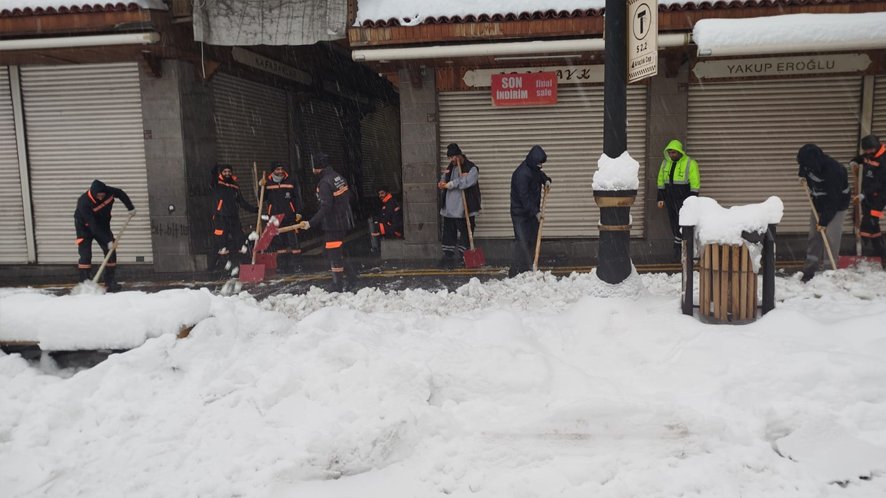 Diyarbakır Büyükşehir Belediyesi, Karla Mücadele Çalışmalarını Sürdürüyor1
