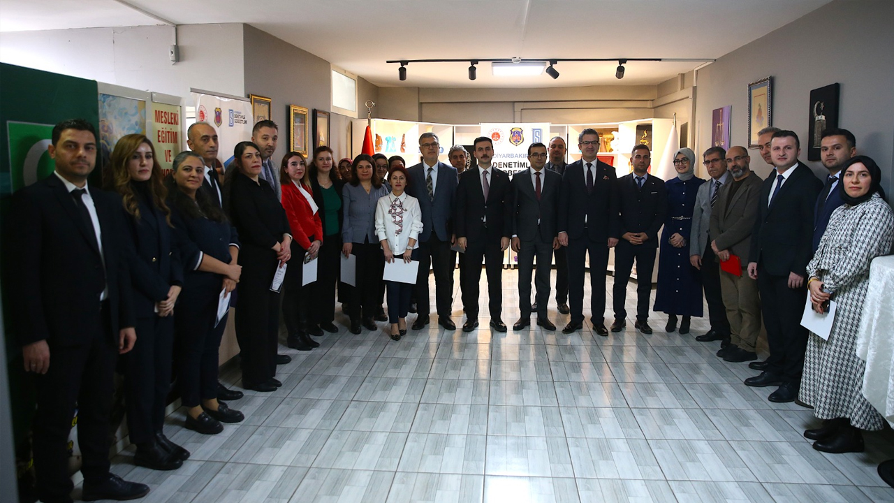 Diyarbakır'da 11 Yükümlüye Anlamlı Belge1