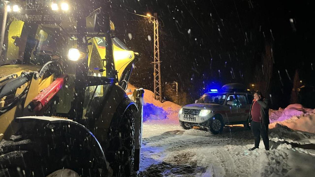 Diyarbakır’da Ambulansa Çığ Engeli1