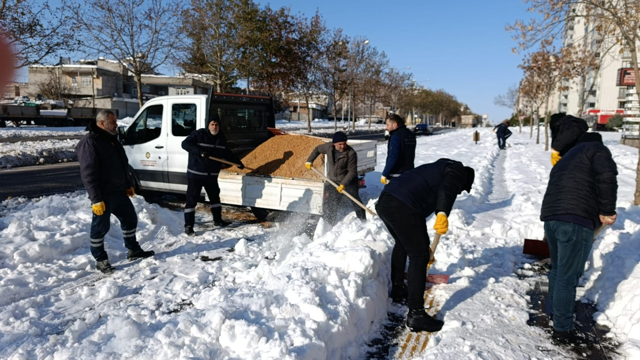 Diyarbakır’da Ana Arterler Trafiğe Açıldı, Sıra Kaldırımlarda