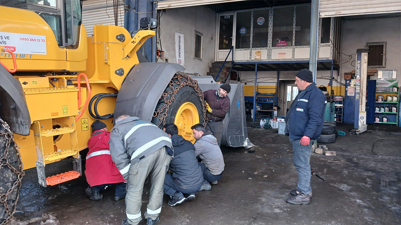 Diyarbakır’da Dondurucu Soğuklar Oto Tamircilerini Zorluyor