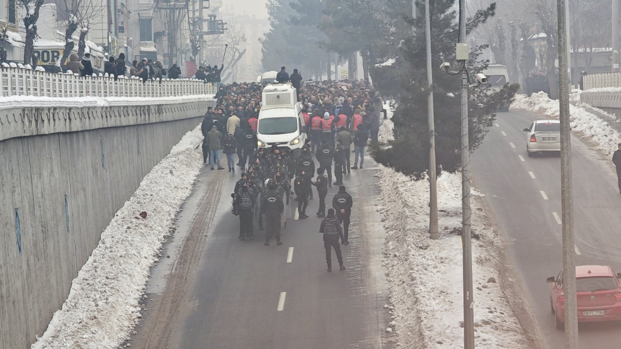Diyarbakır’da, ‘Halep’e Saldırı’ Protesto Yürüyüşü Başladı2