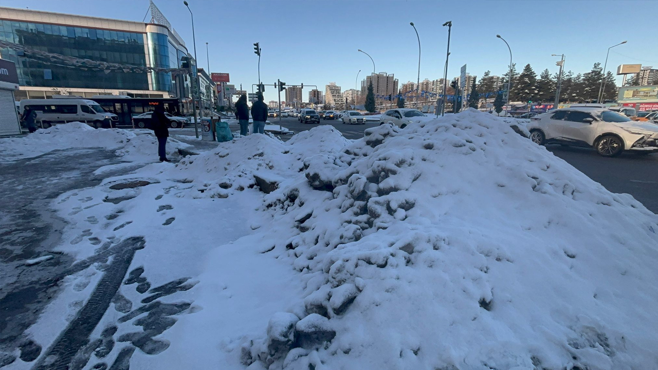 Diyarbakır’da Kar Gitti, Tehlike Kaldı2