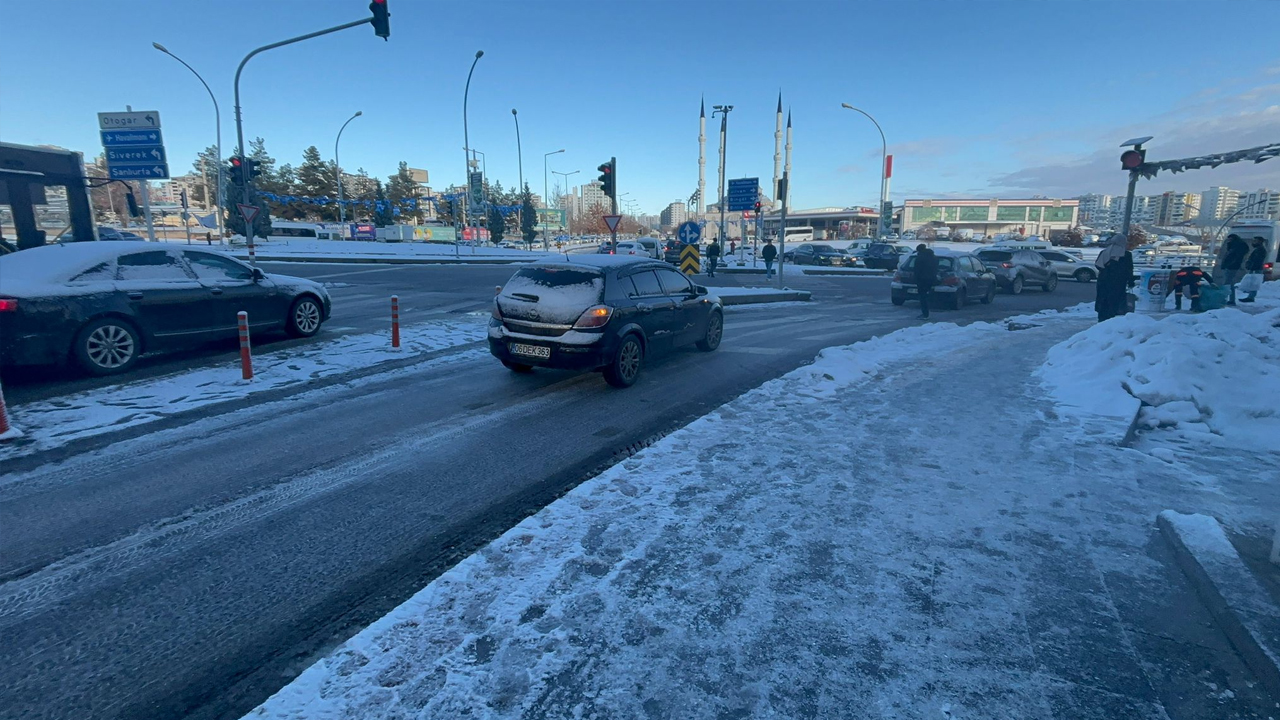 Diyarbakır’da Kar Gitti, Tehlike Kaldı5