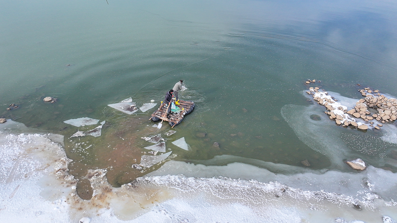 Diyarbakır'da Kar Ve Buz Üstünde ‘Kelek’ Ile Av Mesaisi6