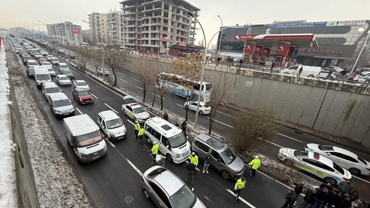 Diyarbakır’da Kaza Yapan Sürücülerin Kavgası, Karakolda Bitti1