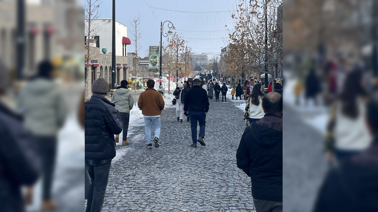 Diyarbakır'da Soğuk Havaya Rağmen Esnafın Yüzü Güldü3