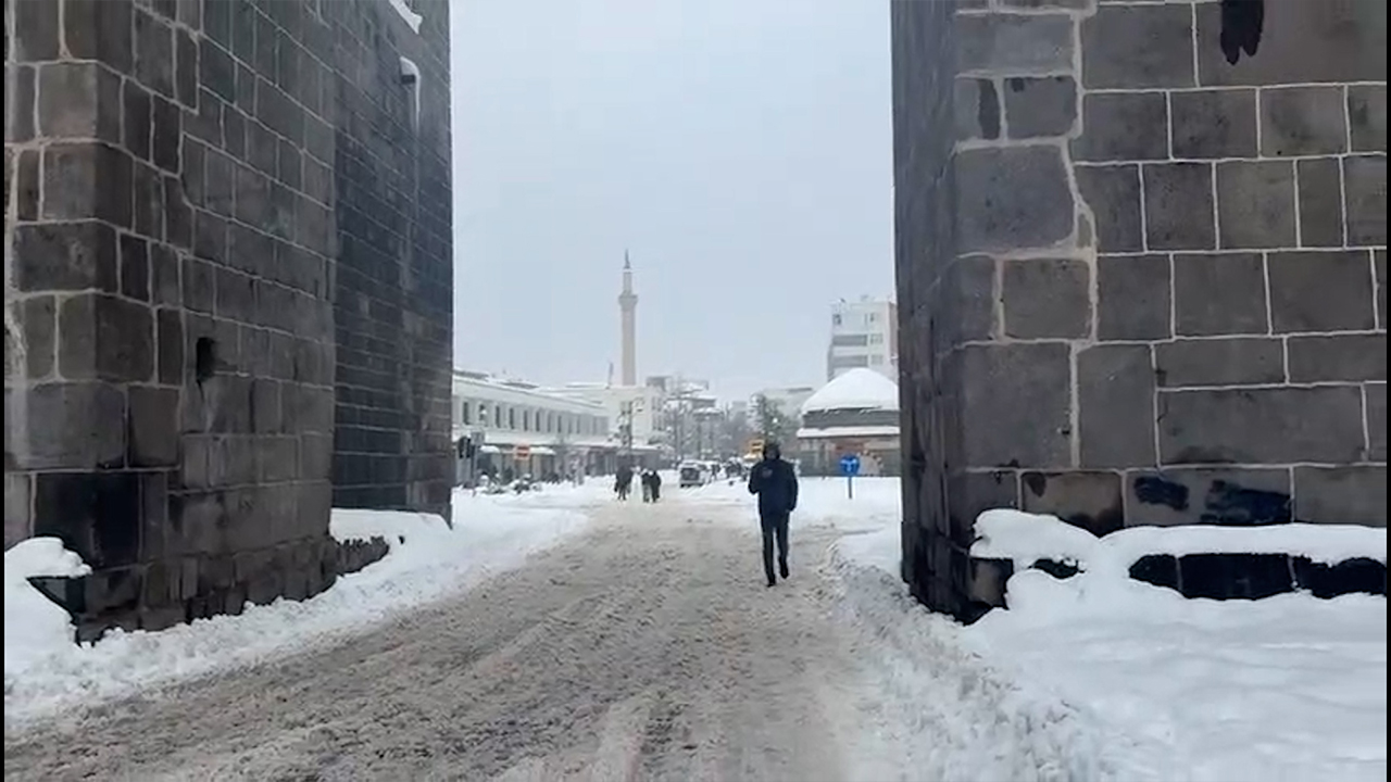 Diyarbakır’da Yeni Yılın Ilk Gününde Kar Sessizliği!2