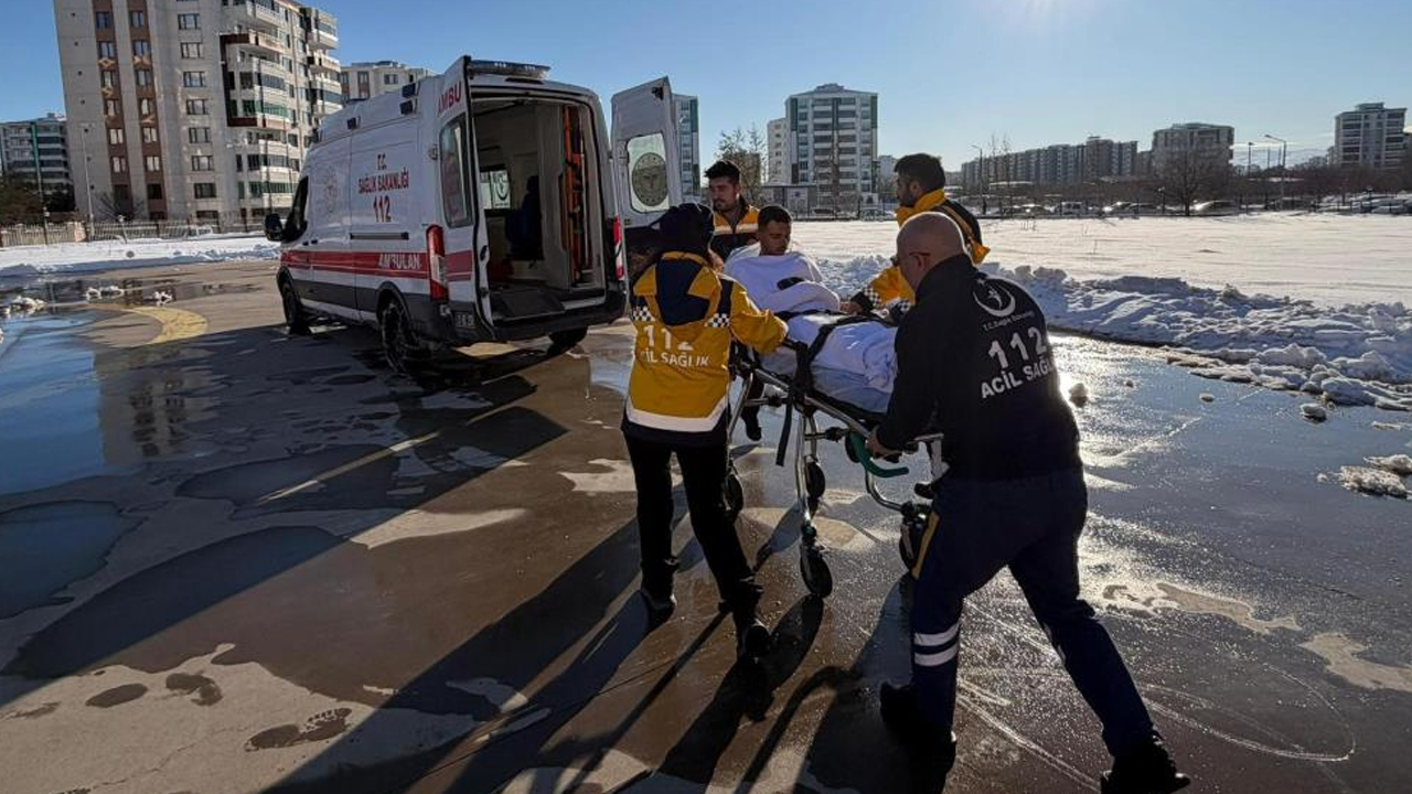 Diyarbakır'da Yolu Kapalı Köydeki Hasta Için Helikopter Havalandı