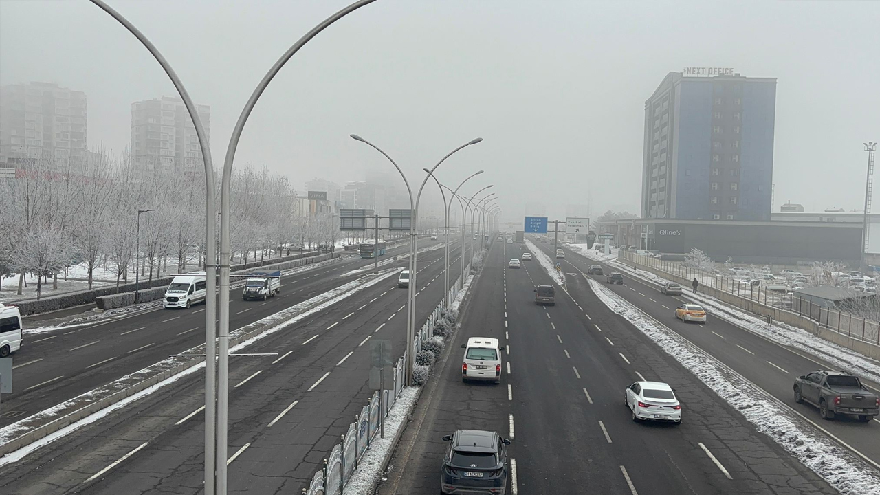 Diyarbakır’daki Üst Geçitler Buz Pistine Döndü4