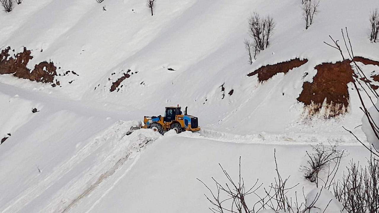 Diyarbakır’ın Kırsal Mahallerinde Karla Mücadele Sürüyor