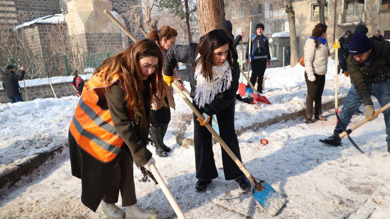 Diyarbakır’ın Sur Ilçesinde Temizlik Dayanışması