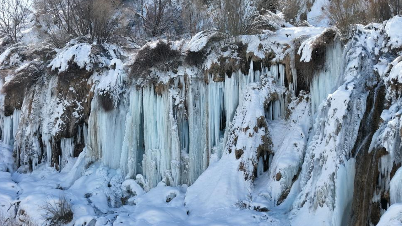 Erzincan Girlevik Şelalesi Dondu2