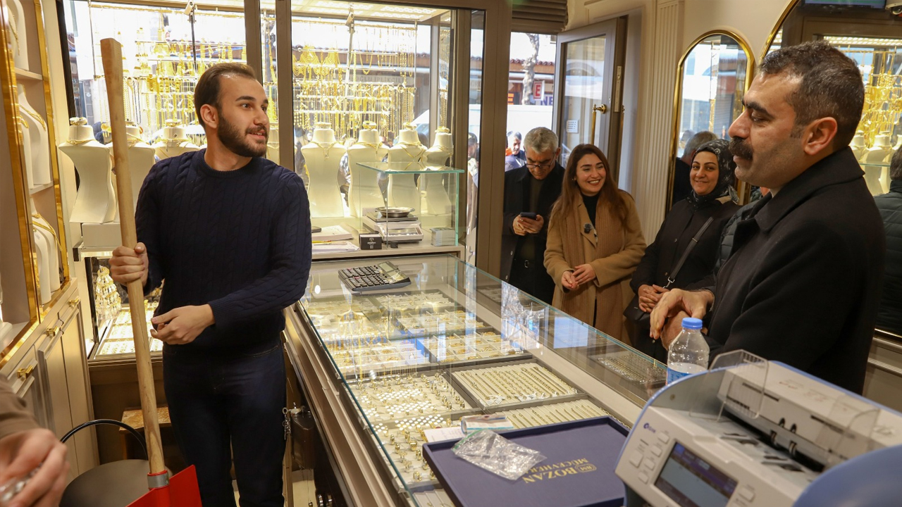 Eşbaşkanlardan, Diyarbakır Esnafına Kürek! 1