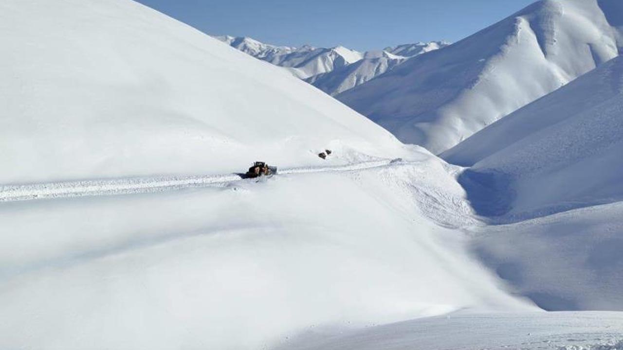 Hakkari‘nin 353 Yerleşim Yeri Ile Ulaşımı Kesildi