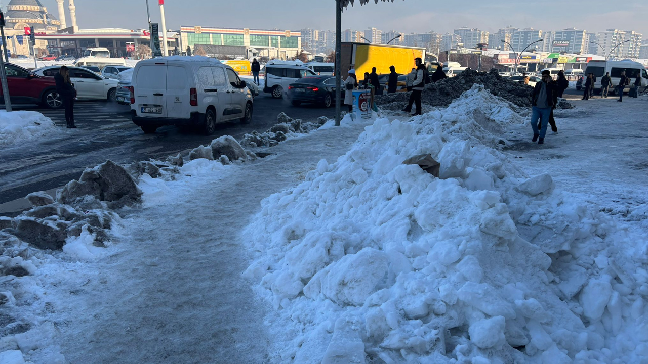 Kar Yağışı Bitti, Esareti Sürüyor!2