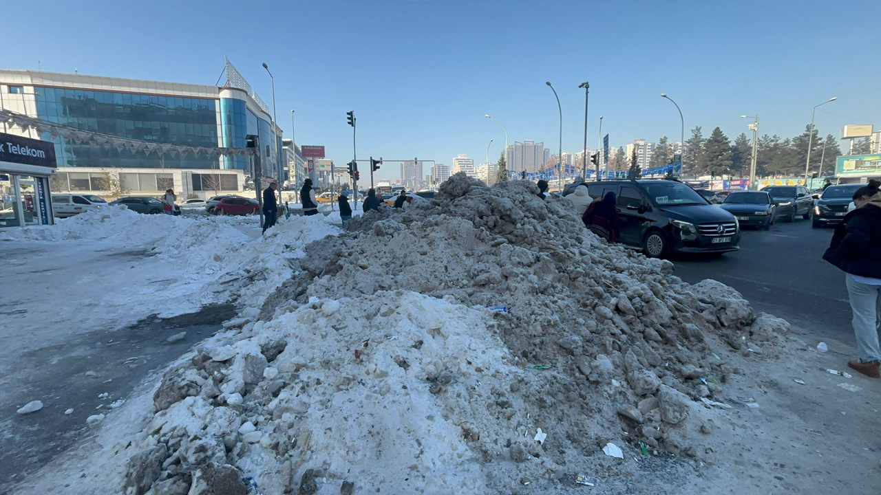 Kar Yağışı Bitti, Esareti Sürüyor!3