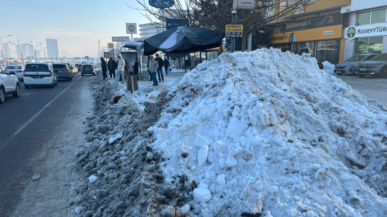 Kar Yağışı Bitti, Esareti Sürüyor!4