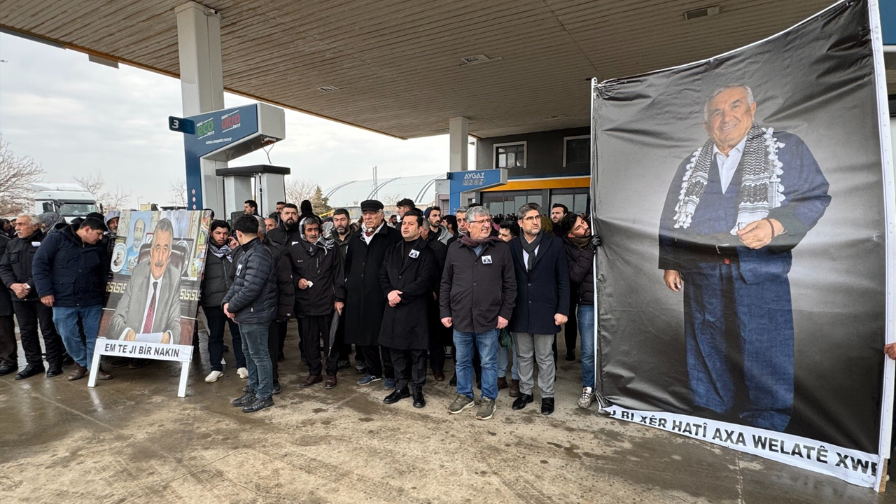 Kürt Siyasetçi Saddak, Toprağa Verildi