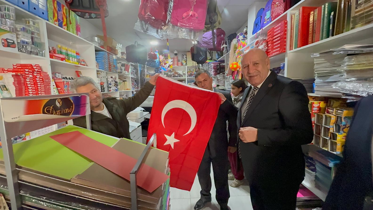 Mhp’den Diyarbakır’da Esnafa Türk Bayrağı