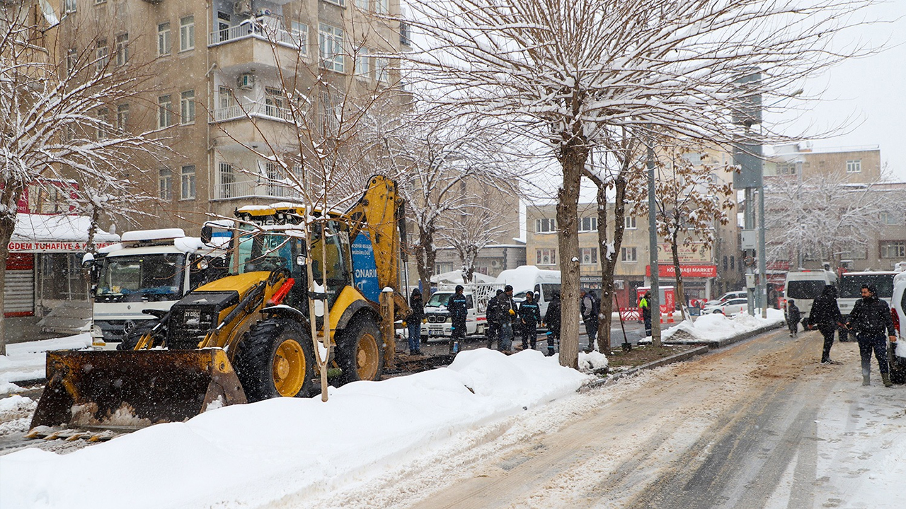 Soğuk Havada Di̇ski̇’den, Diyarbakır’a Sıcak Hizmet